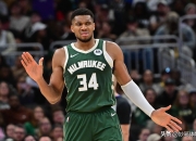 米兰体育app入口-太阳客场力克雄鹿，布克贡献全面数据