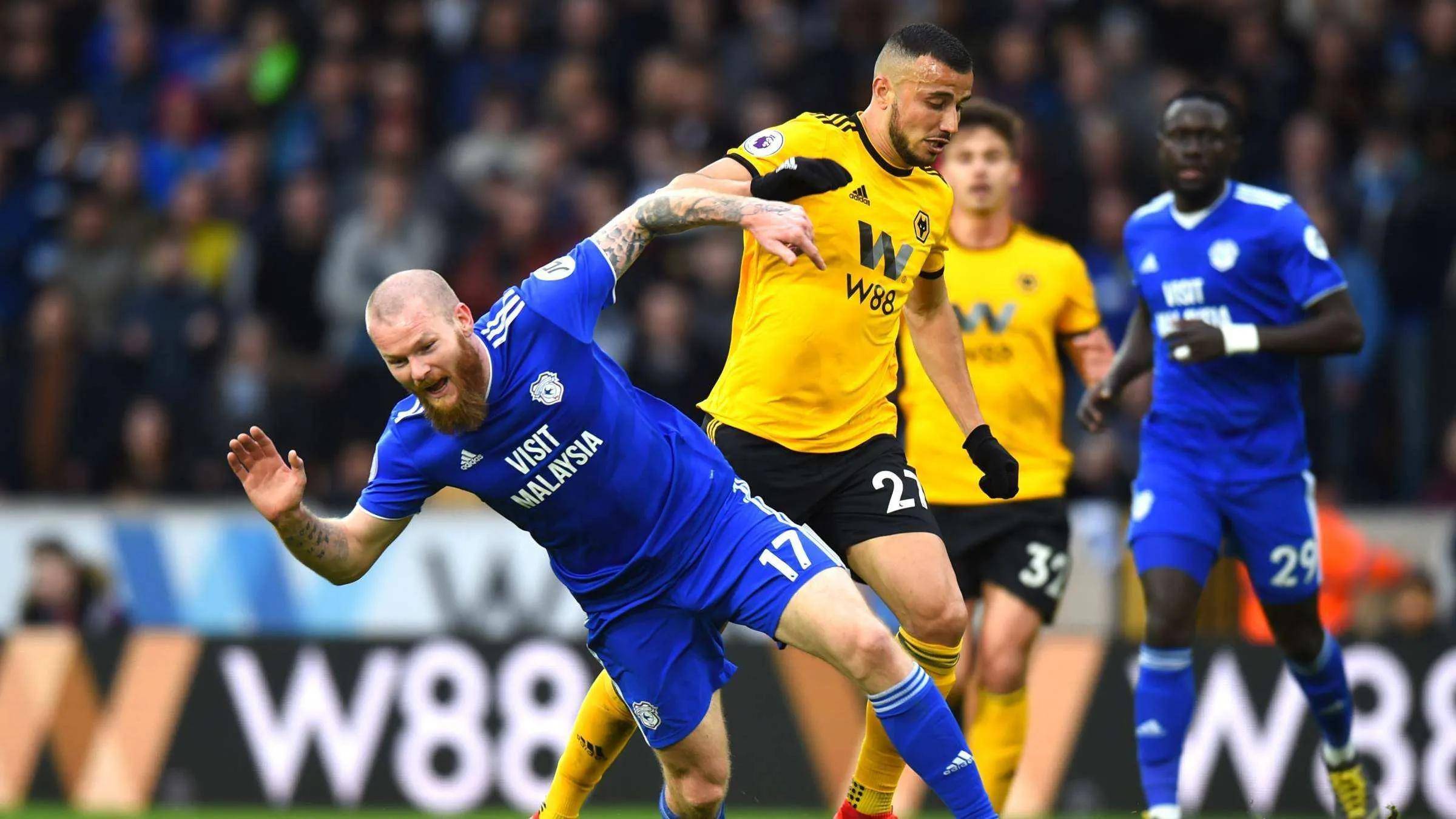 包含吉尔莱吉传射建功，狼队主场连胜的词条