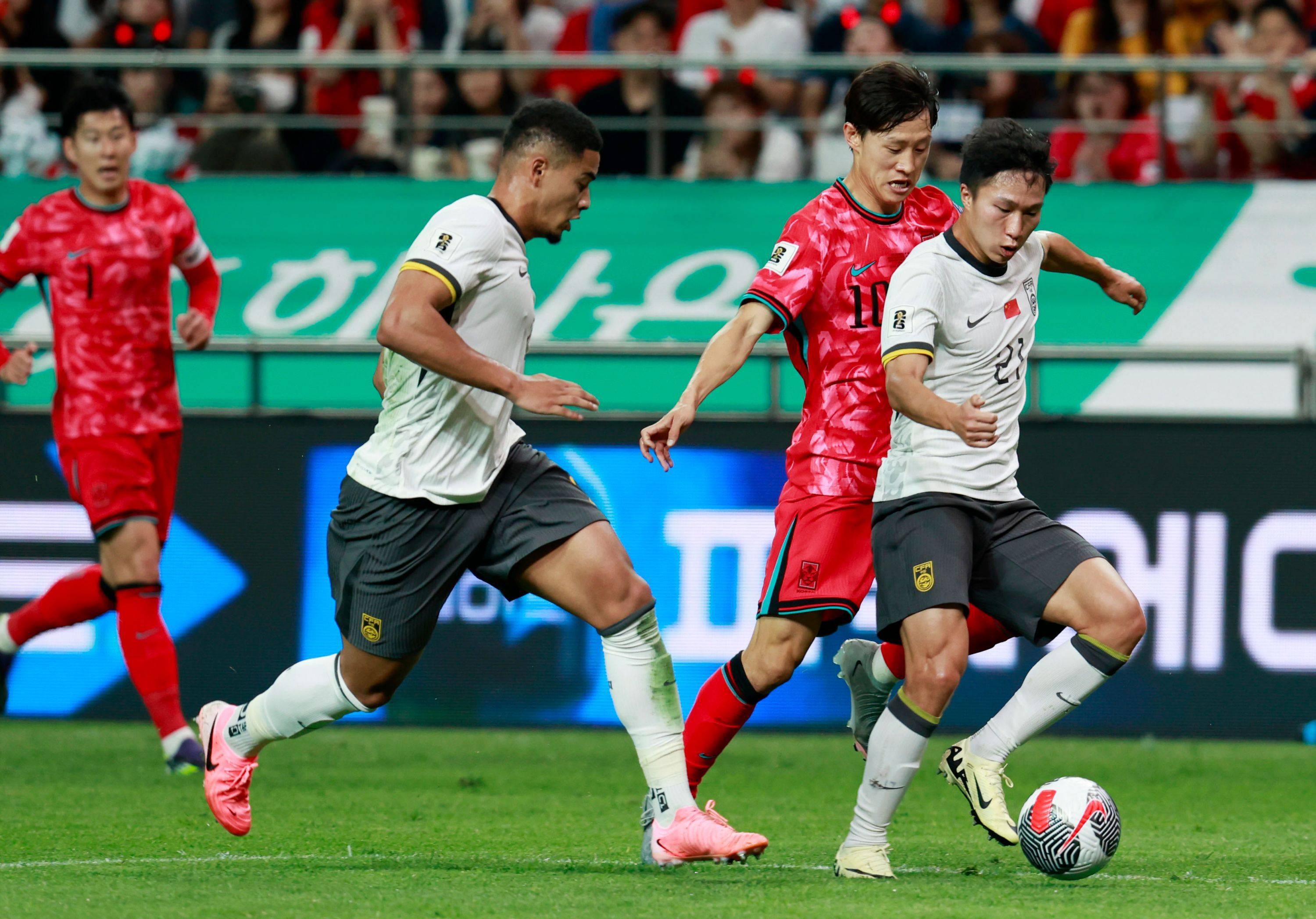 激情燃烧！亚洲足球豪强争夺荣光