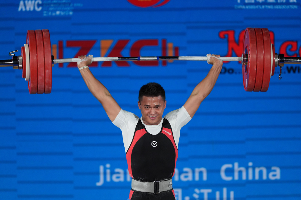 芬兰代表团在举重比赛中夺得亚军