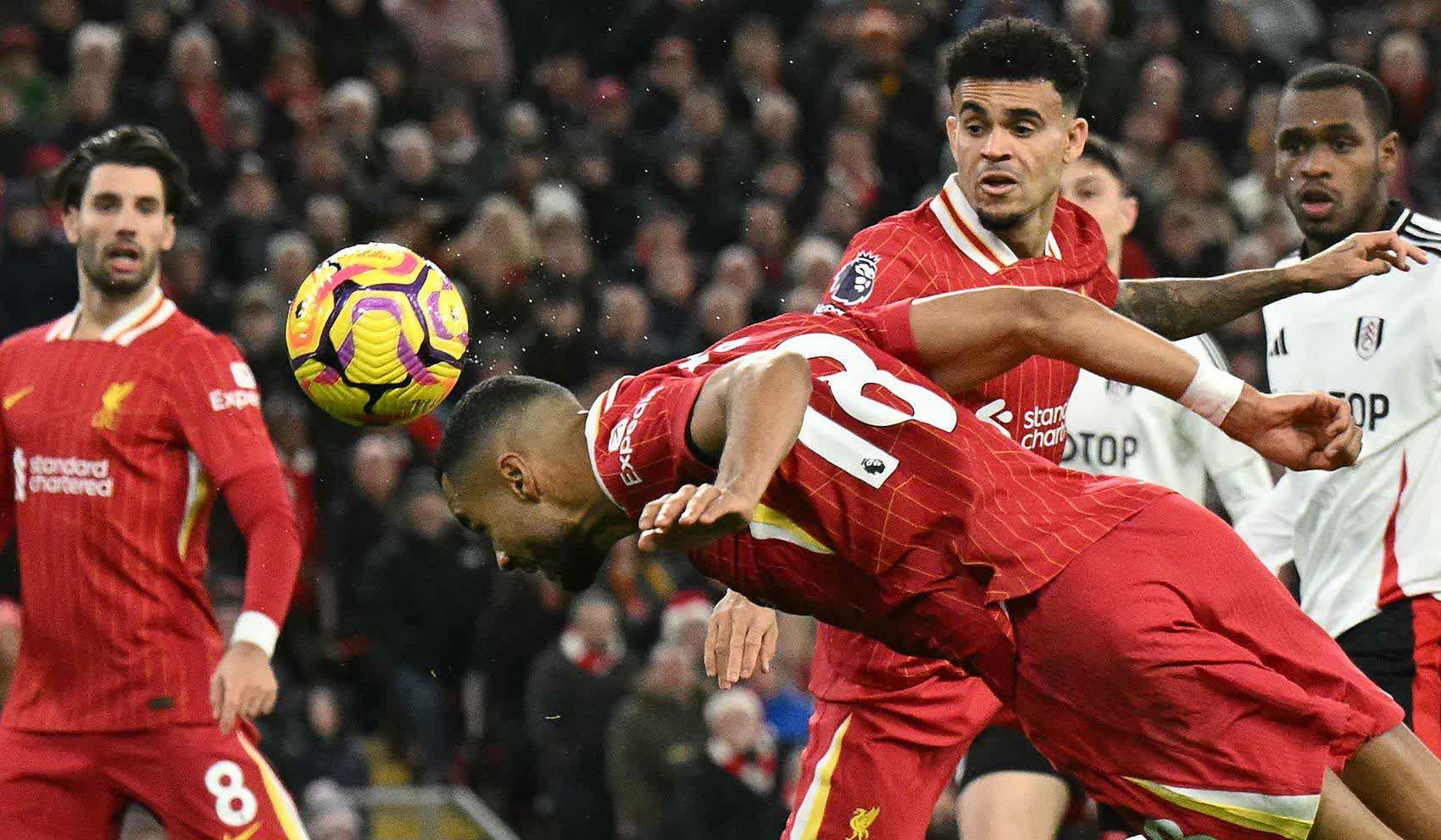 利物浦球员因伤缺阵下场比赛