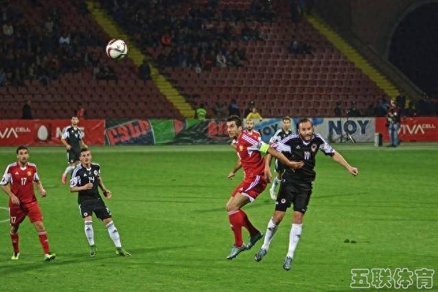 荷兰迎战捷克，比赛势均力敌