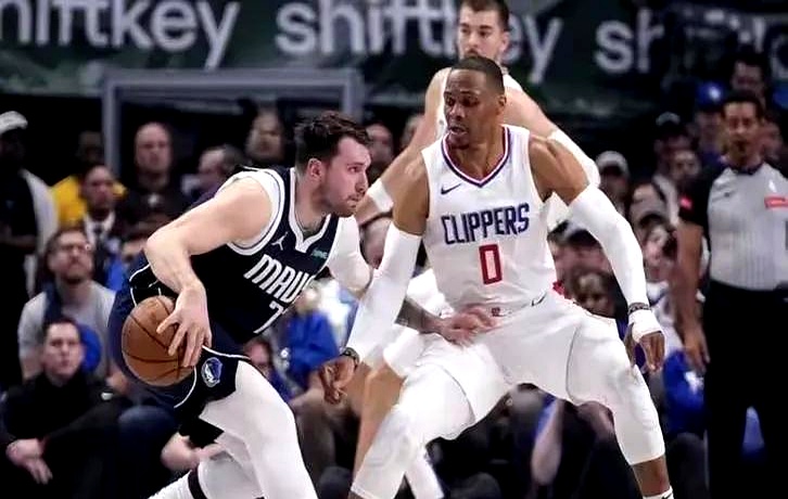 湖人遭太阳逆转，三连败令球迷忧心