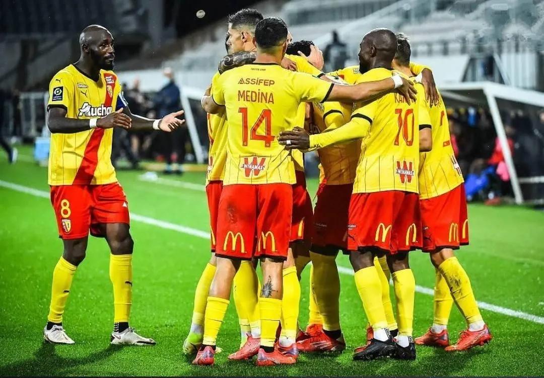 马赛不敌劲旅，里昂升至次席的简单介绍