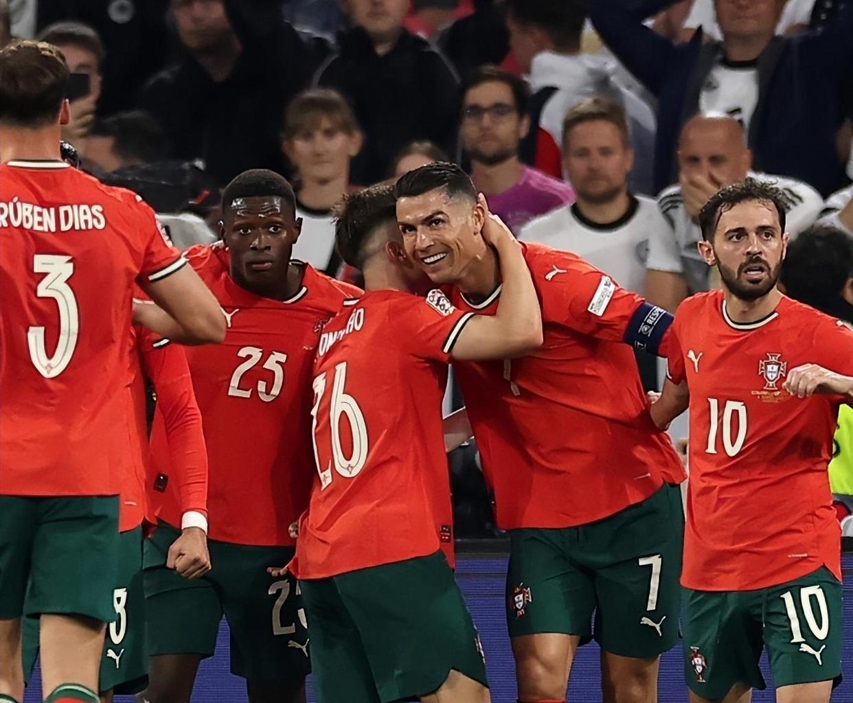 欧国联资格赛战况激烈，球迷眼球紧盯