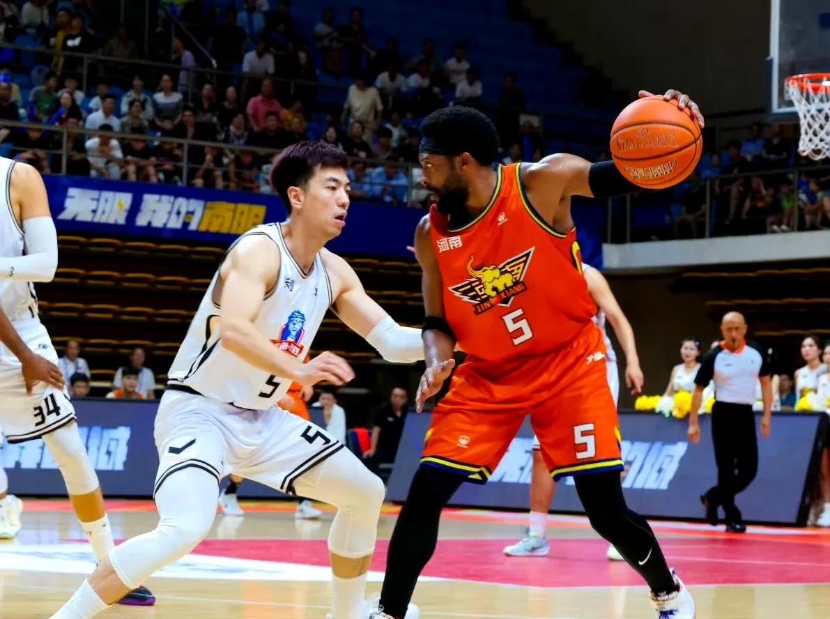 湖南男篮迎战河南队，全队士气高昂备战