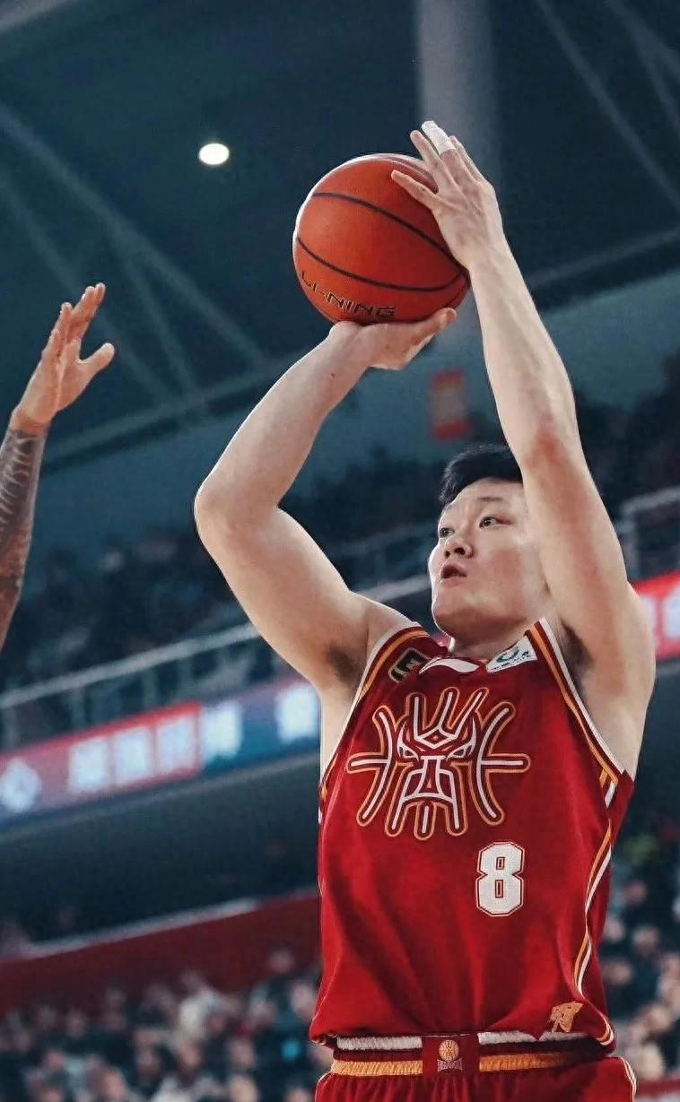 江苏队遭遇对手凶狠压迫，山西擒获实现强势反超的简单介绍