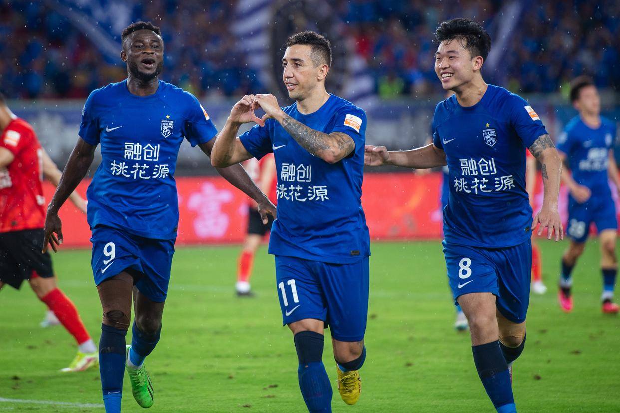 上海申花主场2-0胜武汉