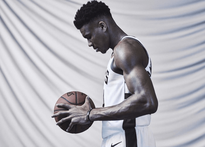 尼斯官方宣布签下里尔射手伊斯马艾利