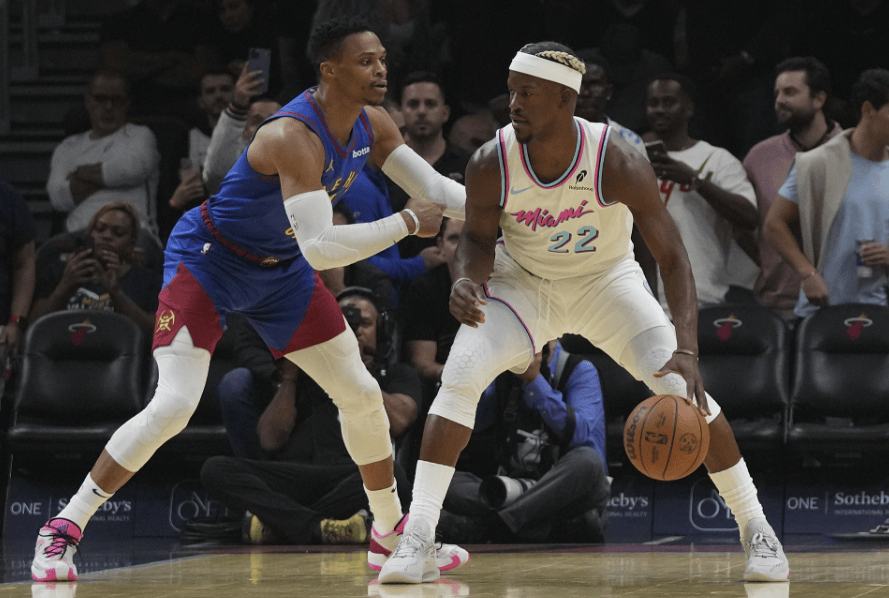 关于热火横扫老鹰，巴特勒独得30+分的信息