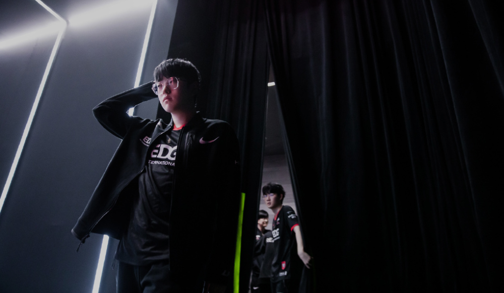 DRX险胜EG，Scout极限生还后反打焦点之战半决赛，引爆全场热议